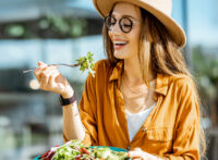 5 Low-Calorie Restaurant Meals for a Calorie Deficit