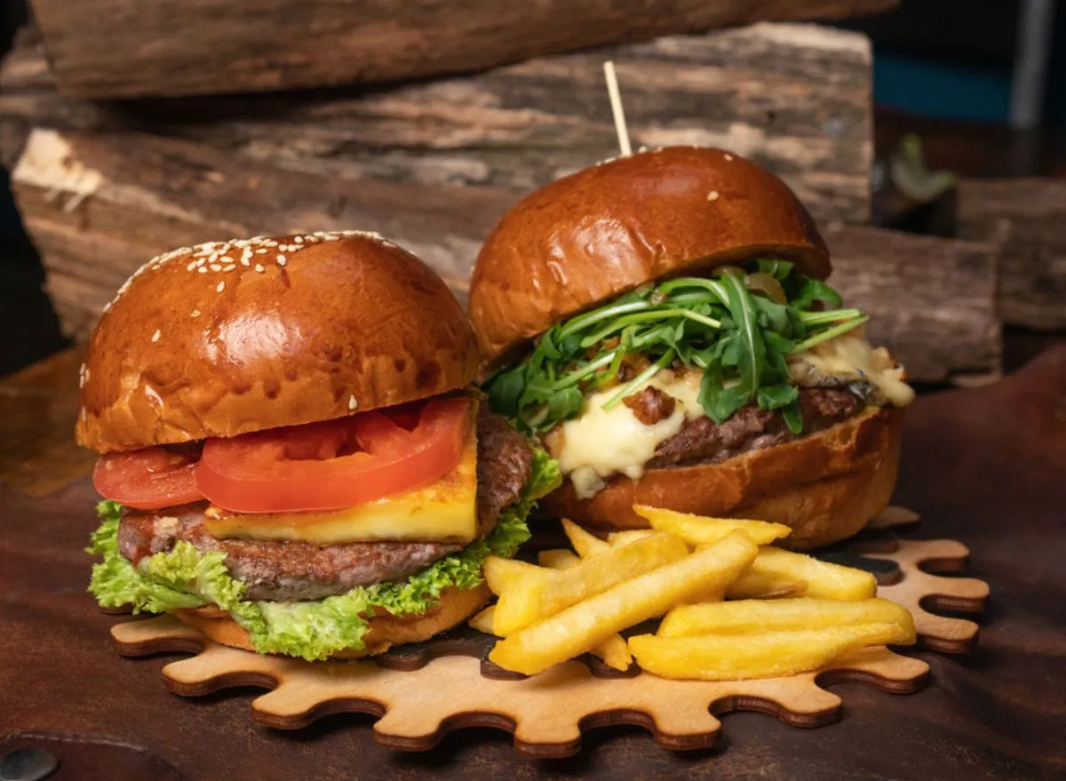 5 Chain Restaurant Cheeseburgers With More Calories Than Dinner