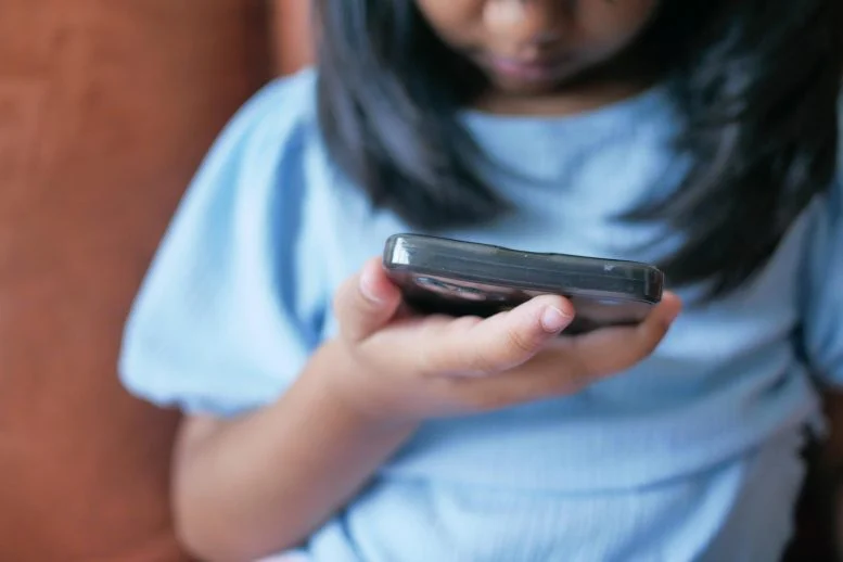 Screen Time at Ages 1 and 6 Affects Long-Term Learning and Memory